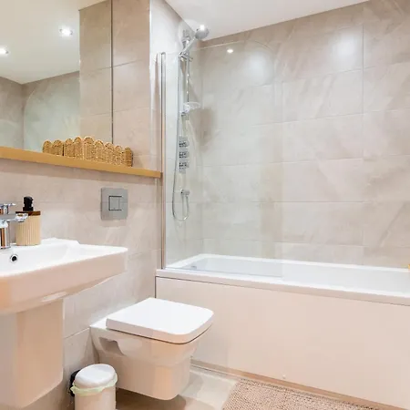 Spacious 2-bed Apartment, Free Parking & Contractor Friendly * 利兹