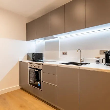 Spacious 2-bed Apartment, Free Parking&contractor Friendly