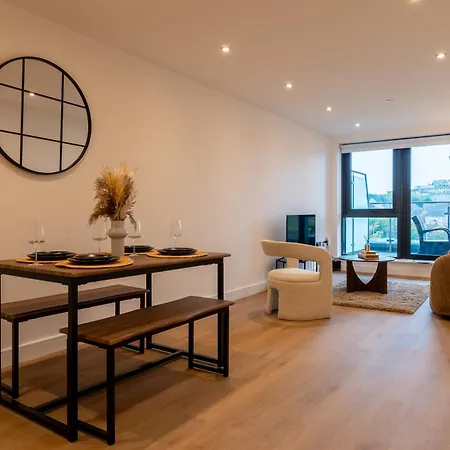 Spacious 2-bed Apartment, Free Parking&contractor Friendly Leeds (West Yorkshire)