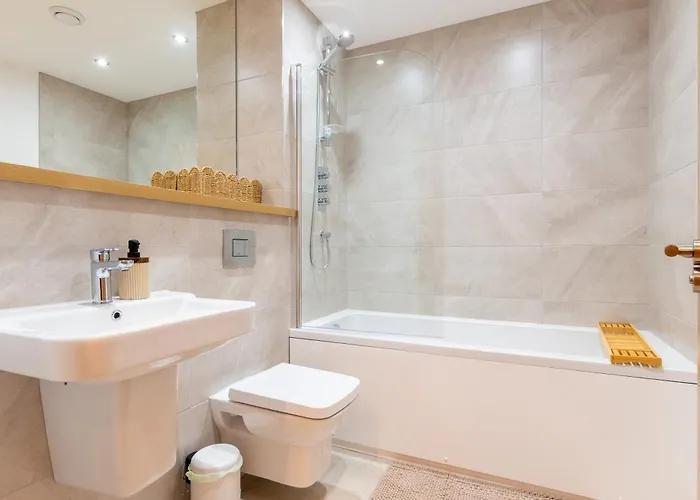 Spacious 2-bed Apartment, Free Parking & Contractor Friendly * Leeds (West Yorkshire)